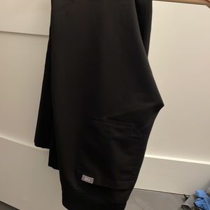 XS petite FIGS Livingston black scrub pant.